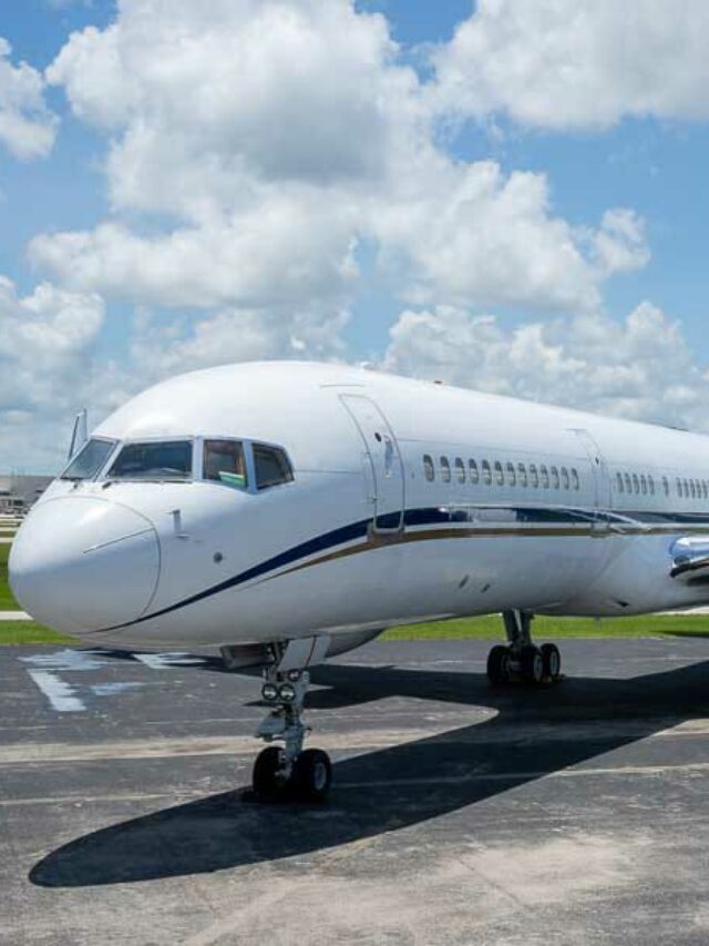 Delta Boeing 757 Loses Nose Wheel🛩️