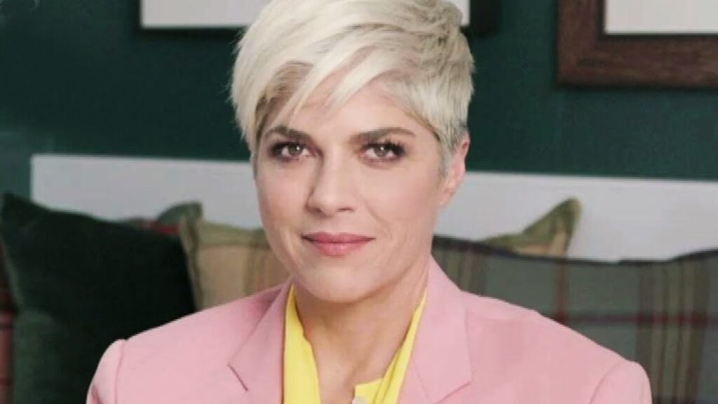 Selma Blair apologizes after Islamophobic comment